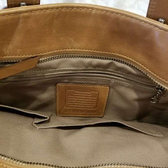 Authentic Coach Hampton Camel Brown Leather Bag - Picture 8 of 8